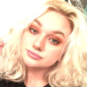 Meet your Posher, Avery